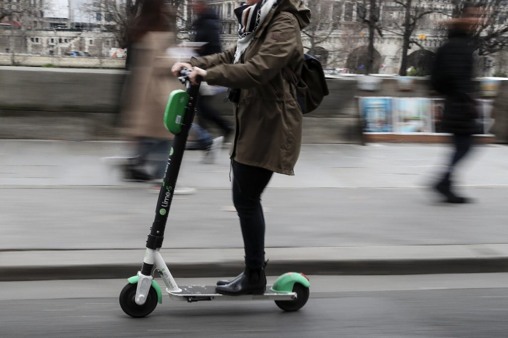 Usager sur sa trottinette